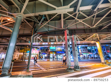Japan's Tokyo cityscape BA.4 and BA.5 confirmed for the first time in domestic quarantine. In front of rainy Kanda station (east exit), under the overpass, etc. = 12th 89750253