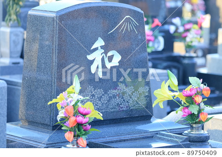 Tombstone of the grave 89750409