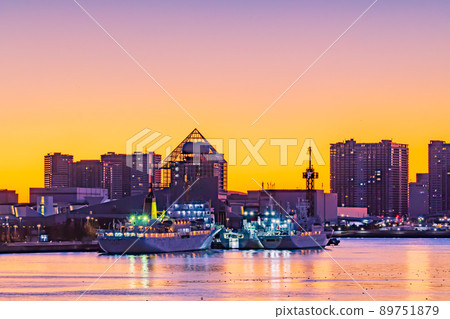 [東京都市風景] 竹芝碼頭日出前的景色 89751879