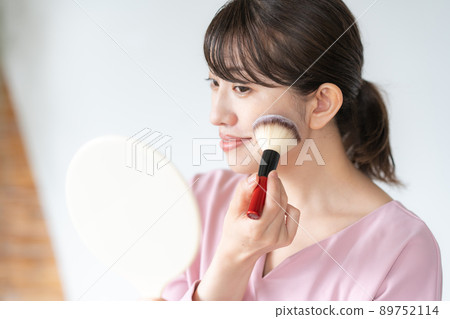 女人化妝 女人化妝 89752114
