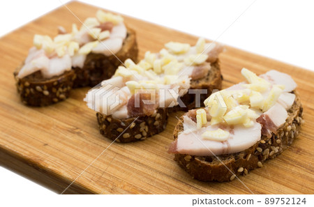 Russian sandwich with brown bread, lard and garlic Russian sandwich with brown bread, lard and garlic 89752124