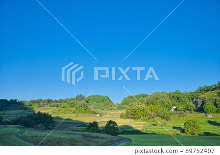 [Nara Prefecture] Asuka Village during the rice harvesting season in October <Inabuchi Rice Terraces> 89752407