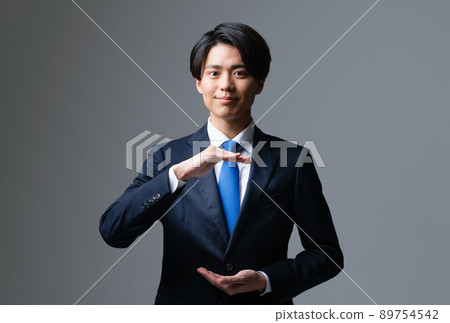 A young businessman 89754542