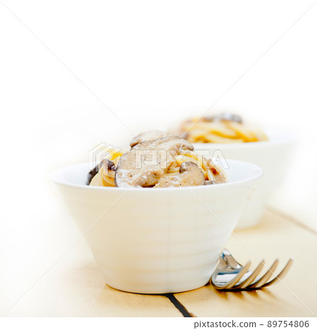 Italian spaghetti pasta and mushrooms Italian spaghetti pasta and mushrooms 89754806