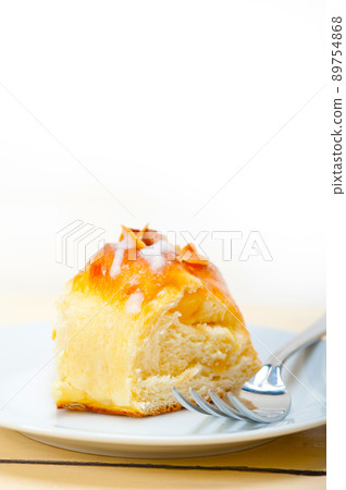 sweet bread donut cake 89754868