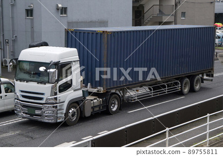 Large box truck, container car, towing car 89755811