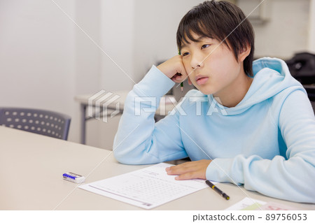 男子補習班想睡覺 男子補習班想睡覺 89756053