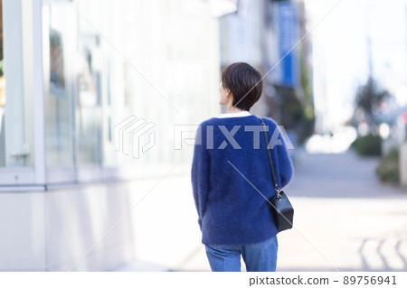 The back of a woman The back of a woman 89756941