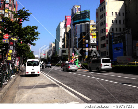 新宿站的道路風景。機器人形象。 (照片攝於2013年5月) 新宿站的道路風景。機器人形象。 (照片攝於2013年5月) 89757233