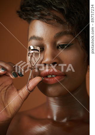 Black Woman Curling Lashes Black Woman Curling Lashes 89757234