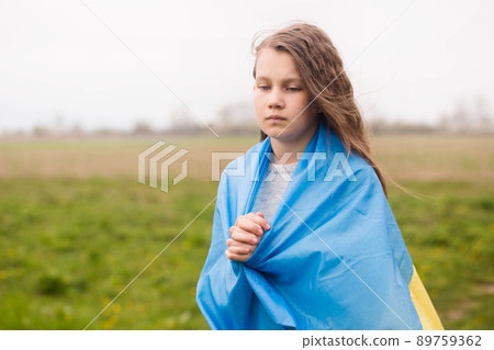 The girl prays for her country Ukraine 89759362