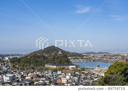 Scenery from the hill where you can see the Kiso River and Inuyama Castle 89759719