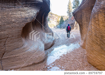 Slot canyon 89759797