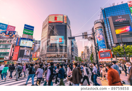 日本 5 月的東京城市景觀。 3年來第一次沒有行動限制的GW結束了，但是......澀谷是一個威脅人= 5月11日 89759858