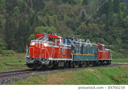 大糸線 Minami-Otari-Nakado JR West DE10-1598 + Maya 34-2005 + DD16-304 89760239