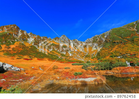 [Nagano Prefecture] Komagatake Senjojiki Cirque (Kiso Komagatake) at the peak of autumn colors 89762458