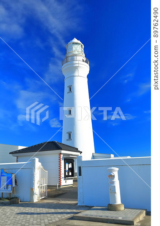 [Chiba] Inubosaki Lighthouse and white mailbox under sunny weather 89762490