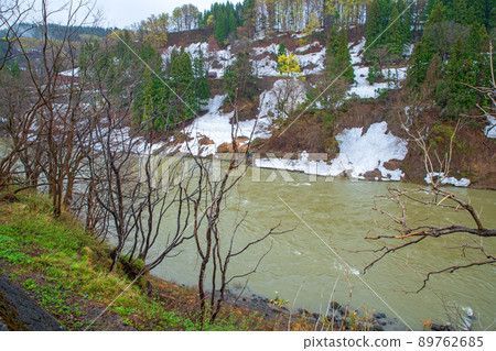 View of Chikuma River Roadside Station Sakae, remaining snow, early spring scenery View of Chikuma River Roadside Station Sakae, remaining snow, early spring scenery 89762685