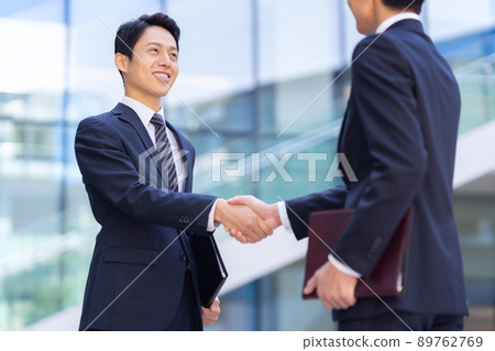Businessman handshake business office shooting cooperation "LINK FOREST" 89762769