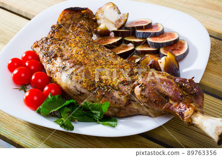 Gigot with honey, served with fig Gigot with honey, served with fig 89763356