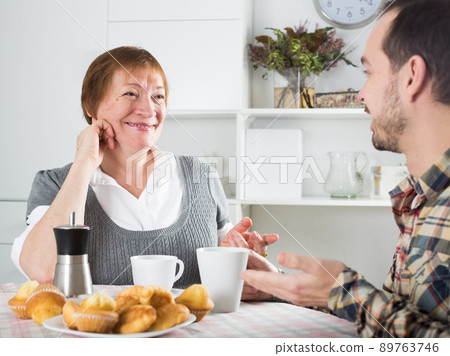 Elderly mother and son breakfast 89763746