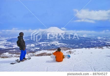 Niseko ski resort for spring skiing, snowboarders before skiing overlooking Mt. Yotei Niseko ski resort for spring skiing, snowboarders before skiing overlooking Mt. Yotei 89764527