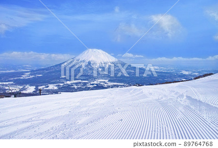 Niseko ski resort for spring skiing, the most snow-packed slope in the morning and the view of Mt. Yotei Niseko ski resort for spring skiing, the most snow-packed slope in the morning and the view of Mt. Yotei 89764768