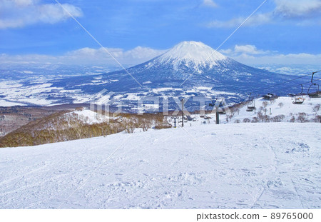 從新雪谷春季滑雪場的斜坡內看到的羊蹄山 從新雪谷春季滑雪場的斜坡內看到的羊蹄山 89765000