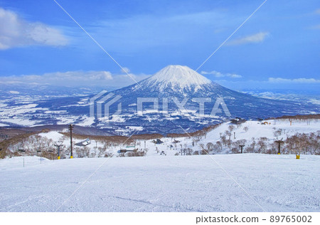 從新雪谷春季滑雪場的斜坡內看到的羊蹄山 89765002
