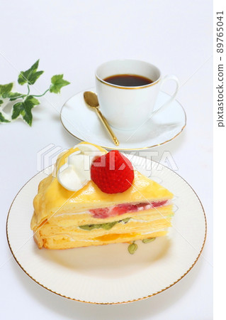Crepe cake (vertical composition) Crepe cake (vertical composition) 89765041