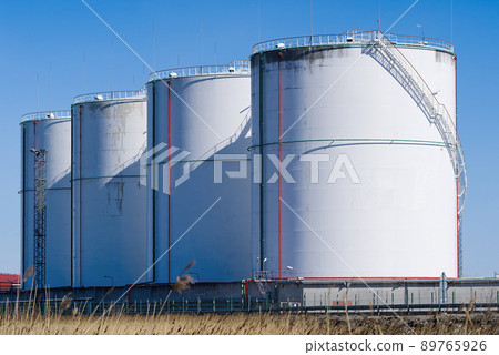 Fuel and lng gas storage tanks at oil terminal. Fuel and lng gas storage tanks at oil terminal. 89765926