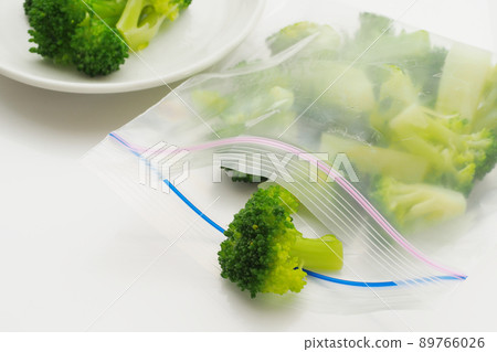 煮西蘭花和冷凍袋 89766026