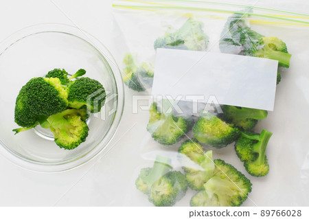 煮西蘭花和冷凍袋 煮西蘭花和冷凍袋 89766028