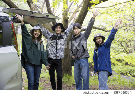 Going out with friends Outdoor graduation trip image 89766094
