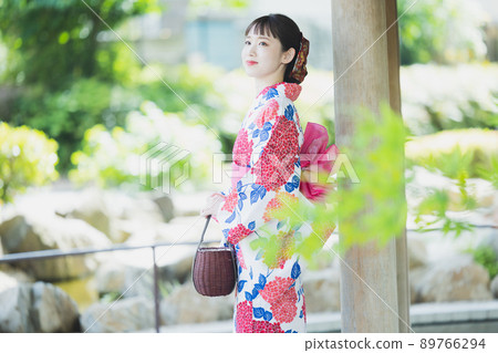 浴衣女戶外 89766294