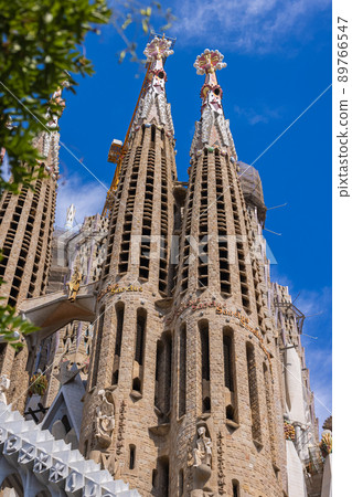 Barcelona, Spain - September 20, 2021: The Basilika de la sagrada familia also known as the Sagrada Famlilia, is a large unfinished Roman Catholic minor basilica. Designed by the architect Antoni Gaud Barcelona, Spain - September 20, 2021: The Basilika de la sagrada familia also known as the Sagrada Famlilia, is a large unfinished Roman Catholic minor basilica. Designed by the architect Antoni Gaud 89766547