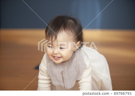 嬰兒爬行 嬰兒爬行 89766791