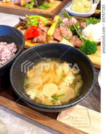 Steak lunch 89767185