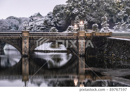 《Tokyo》 Snowy scenery of Tokyo, Kokyogaien Nijubashi 《Tokyo》 Snowy scenery of Tokyo, Kokyogaien Nijubashi 89767597