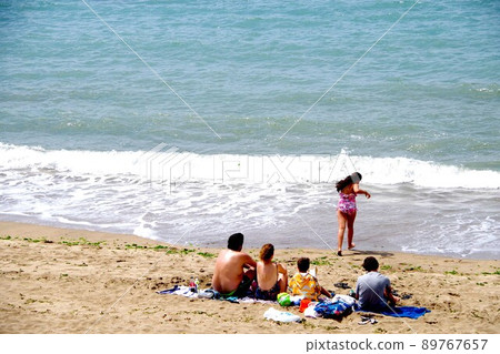 Family bathing in Taiwanese freshwater 89767657