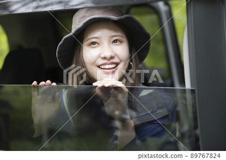 Camping girls who are pleased with the rain, going out, leisure drive image Camping girls who are pleased with the rain, going out, leisure drive image 89767824