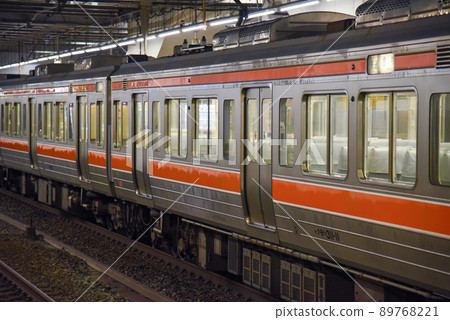 停靠豐橋站的311系列車 停靠豐橋站的311系列車 89768221