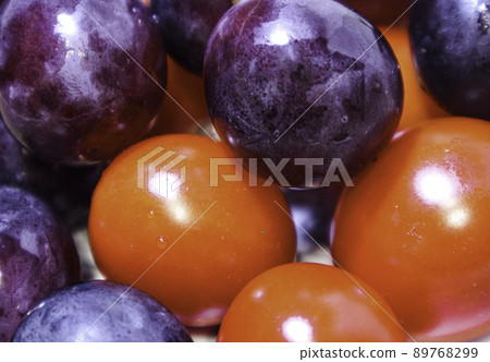 Healthy Fruits: Tomatoes and Grapes Healthy Fruits: Tomatoes and Grapes 89768299