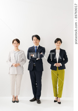 3 個白色背景的商務人士 3 個白色背景的商務人士 89769017