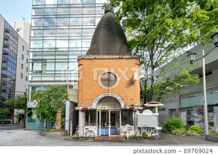 Tokyo Metropolitan Police Department Tsukiji Police Station, Ginza 1-chome police box Tokyo Metropolitan Police Department Tsukiji Police Station, Ginza 1-chome police box 89769024