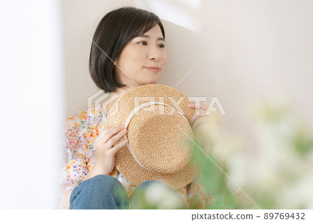 避開陽光的女性 89769432