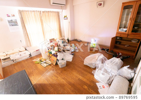 Living room of my parents' house where I organized the relics Living room of my parents' house where I organized the relics 89769595