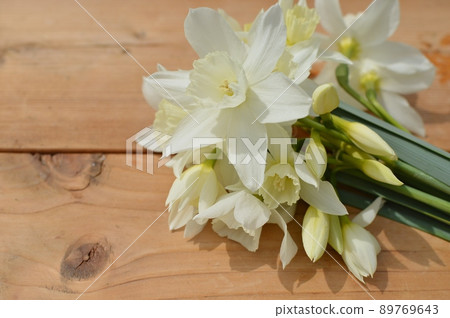 一束白水仙花 一束白水仙花 89769643