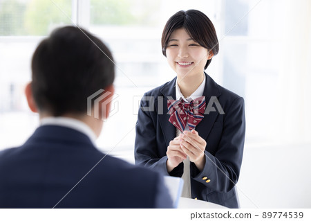 High school student interview: Students talking to the teacher 89774539