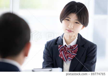 High school student interview: Students talking to the teacher 89774785